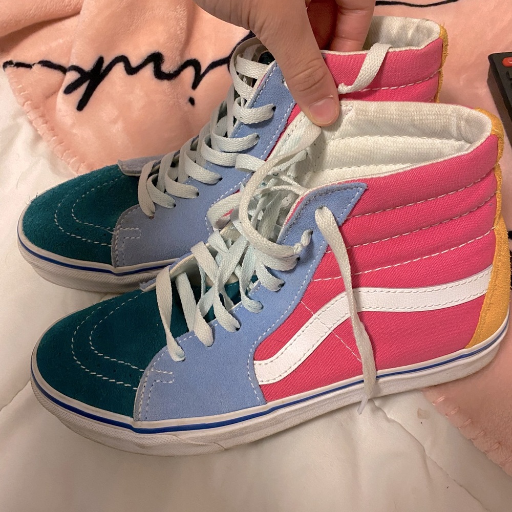 MULTI COLORED HIGHTOP VANS.  SIZE : 8W